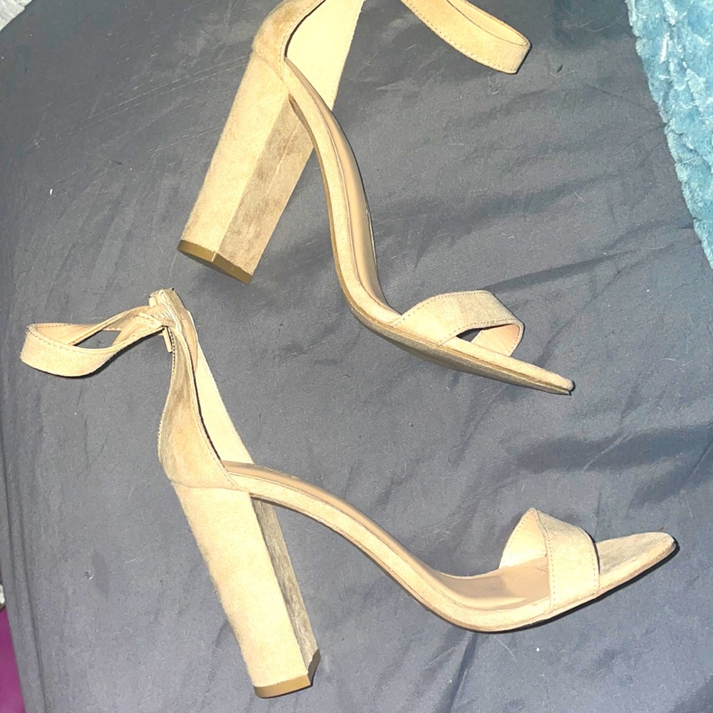 Brand new nude suede heels size 7 1/2